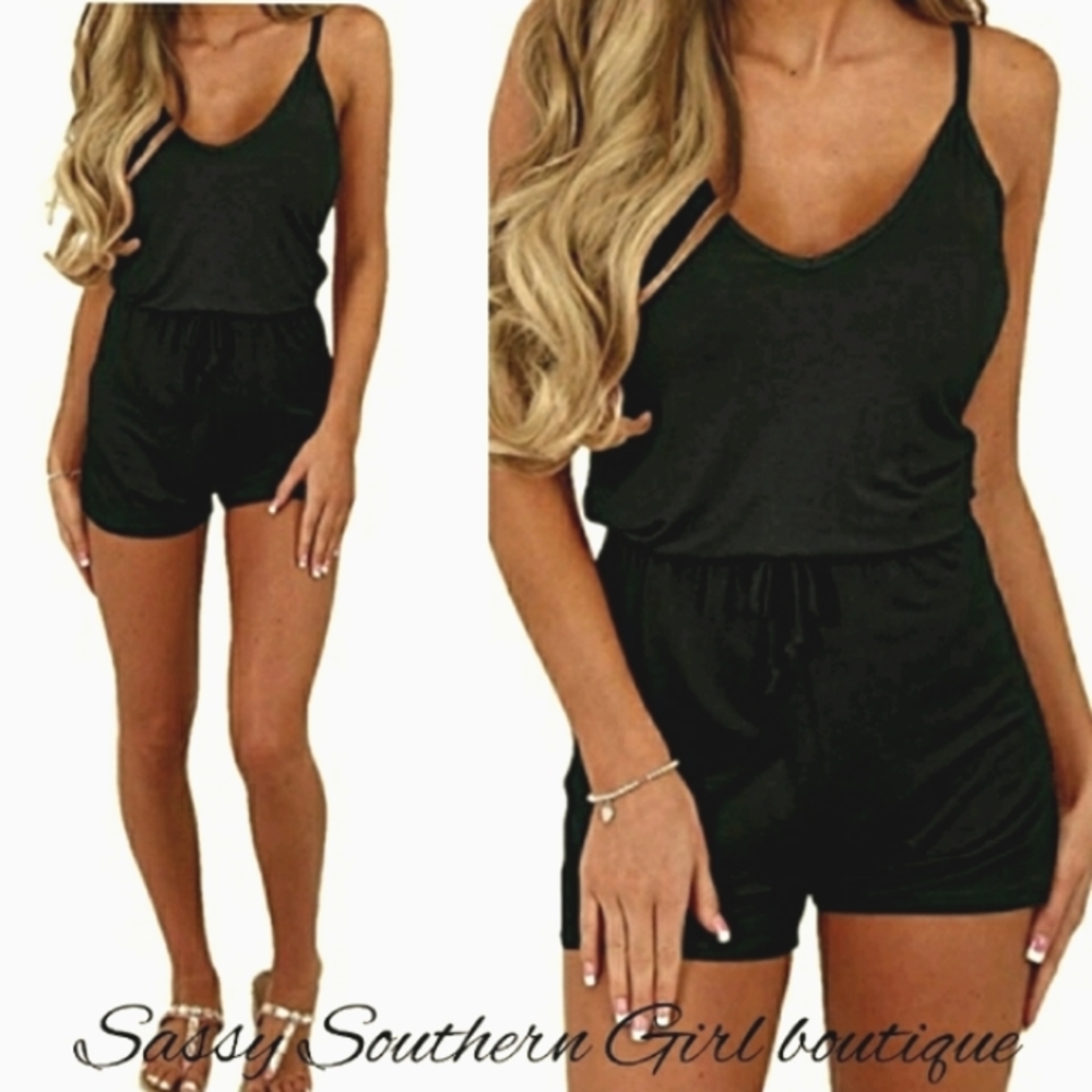 🆕⭐Black cami spaghetti strap romper⭐